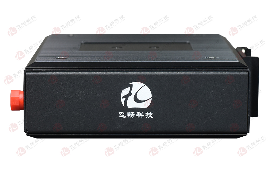 飛暢科技-網管型 工業(yè)級1路百兆光口轉4路百兆電+1路串口交換機